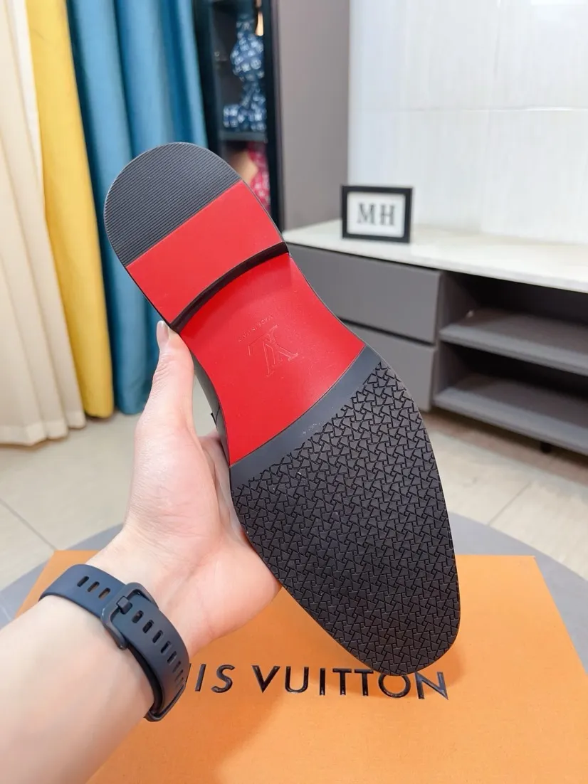 Men's men's shoes 💰500🌸🌸 [Louis Vuitton (LV)] High-end business formal leather shoes 🍀 luxurious and elegant style, both practicality and style, professional focus on details and quality, counter original 1⃣️: 1⃣️ ultra-accurate reproduction 👍🏻! Material: The upper is made of imported original calfskin➕imported Italian cowhide leather. Original anti-slip and wear-resistant outsole! Code number: 38--44 (45 customized)